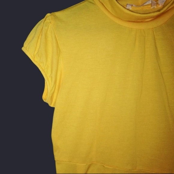 Derek Heart Yellow Short Sleeve Turtle Neck Tunic - Picture 2 of 4